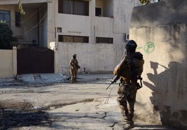 Quân đội Iraq và các chiến binh Peshmerga của người Kurd tiếp tục giành lại quyền kiểm soát thêm nhiều khu vực trong và xung quanh thành phố Mosul từ tay phiến quân IS.