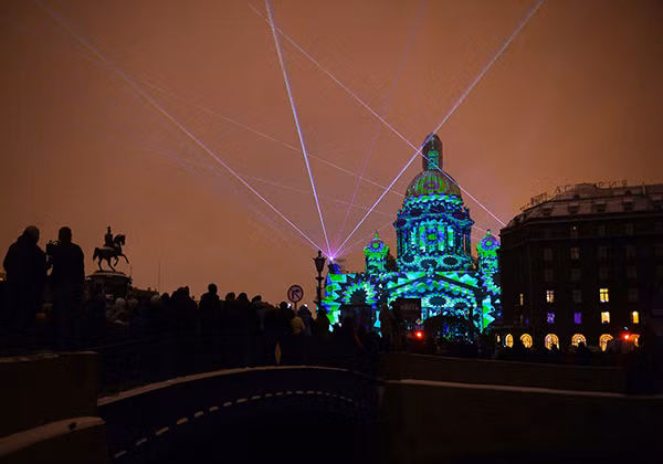 Nhà thờ chính tòa Thánh Isaac trong lễ hội ánh sáng ở thành phố Saint Petersburg ngày 4/11/2016.