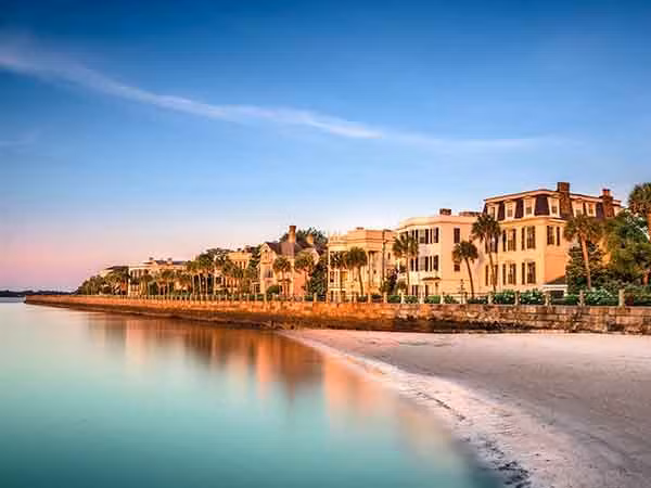 Với những cảnh quan tuyệt đẹp, Charleston ở Nam Carolina (Mỹ) đã được Travel + Leisure bình chọn là thành phố tuyệt vời nhất thế giới.