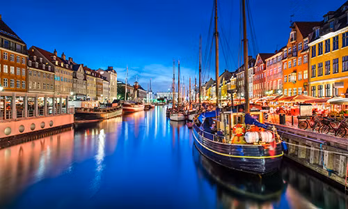 Thành phố nổi Copenhagen là một trong những điểm du lịch nổi tiếng ở Đan Mạch với những phong cảnh tuyệt đẹp. Du khách đến đây còn có thể được thưởng thức nhạc sống,...