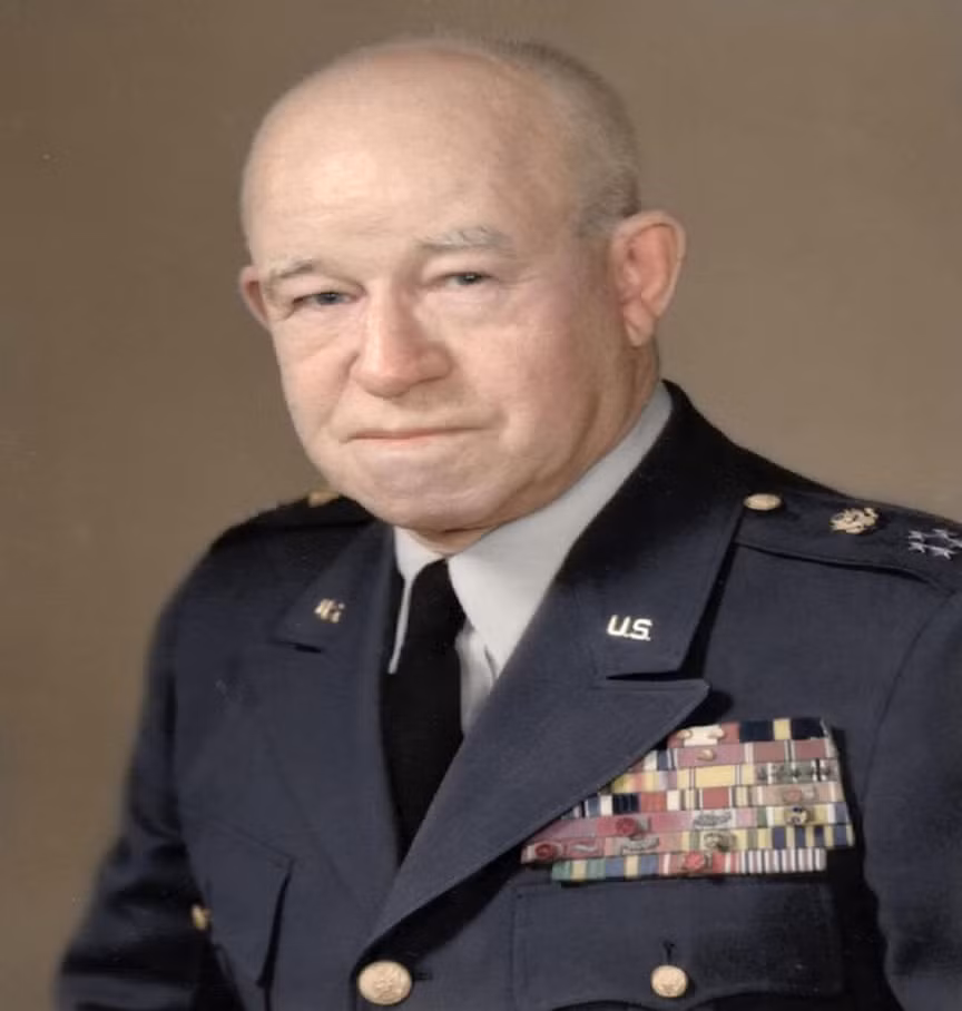 Tướng 5 sao Omar N. Bradley là quân nhân Mỹ phục vụ lâu nhất trong quân ngũ (70 năm). Ông qua đời ở thành phố New York vào ngày 8/4/1981.