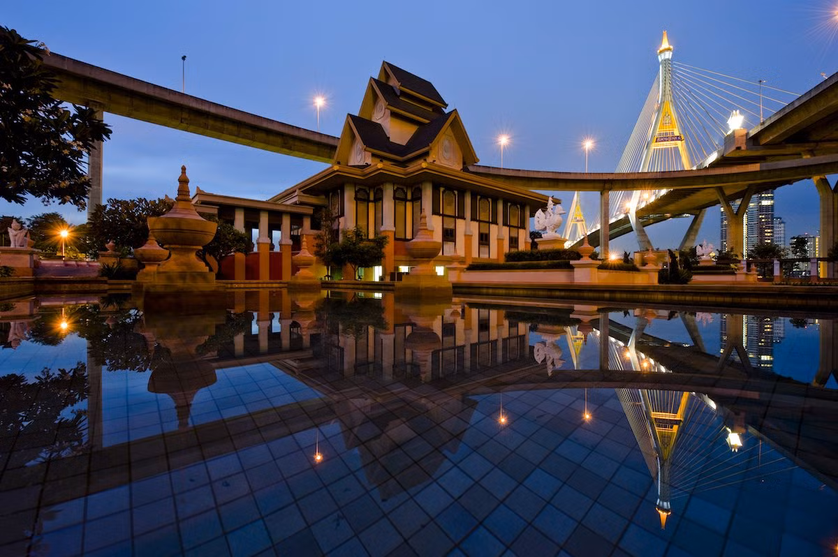 Thủ đô Bangkok của Thái Lan đứng đầu trong danh sách 10 thành phố đông khách du lịch nhất năm 2016, với 21,47 triệu du khách quốc tế.