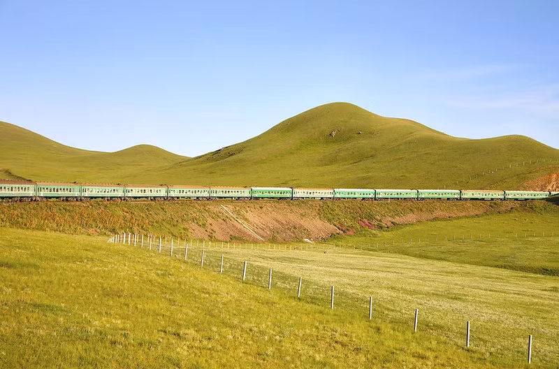 Đường sắt xuyên Siberia là tuyến đường sắt dài nhất thế giới (9.288,2 km), với hành trình từ Moscow đến Vladivostok.