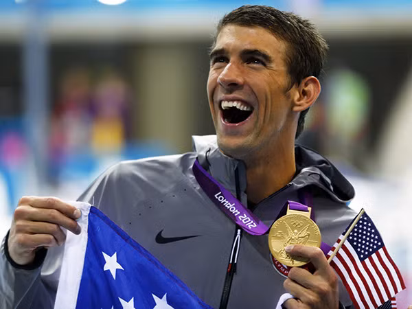 Vận động biên bơi lội người Mỹ Michael Phelps ngủ trong một căn phòng có bầu không khí tương đương ở độ cao 2.590 mét đến 2.743 mét. Như vậy cơ thể anh có thể sản xuất ra nhiều hồng cầu hơn và cung cấp oxi tới các cơ, giúp tăng sức bền bỉ khi thi đấu. (Nguồn ảnh: Business Insider).