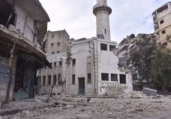 Chiến tranh đã tàn phá nặng nề thành phố lớn nhất Syria này.