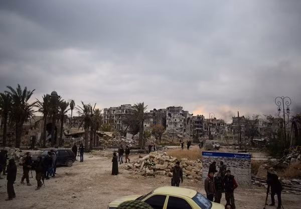Ngày 22/12, quân đội Syria tuyên bố giải phóng hoàn toàn thành phố Aleppo khi các tay súng nổi dậy cuối cùng đã rời khỏi Đông Aleppo.