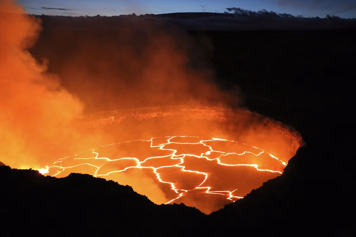 Hồ dung nham trên núi lửa Kilauea ở đảo Big, Hawaii (Mỹ). Ảnh chụp ngày 28/9/2016.