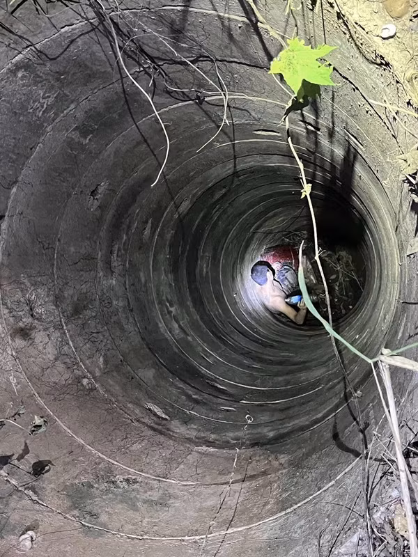 Sự việc càng trở nên bi kịch hơn khi người dân địa phương, do sự hiểu lầm và cả nỗi sợ hãi trước những điều huyền bí, đã không dám lại gần để kiểm tra. Khu vực này vốn đã khá hoang vắng, lại thêm những lời đồn đại về ma quỷ, khiến người dân càng thêm e dè.