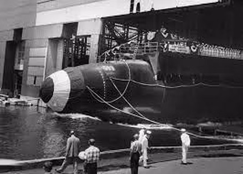 Đầu những năm 1960, tàu ngầm USS Thresher dẫn đầu một thế hệ tàu ngầm mới với công nghệ tiên tiến vượt bậc, bao gồm hệ thống sonar tinh vi và tên lửa chống ngầm ASROC. Đây là bước tiến lớn trong kỹ thuật hải quân của Mỹ khi con tàu được hạ thủy vào năm 1961.