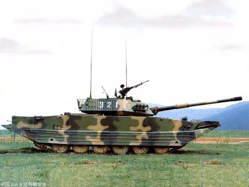 Đầu thập niên 1980, Type 63 được hiện đại hóa với hệ thống đo khoảng cách laser, máy tính đạn đạo và thiết bị nhìn đêm. Type 63II nâng cao hiệu quả chiến đấu và được PLA sử dụng đến năm 2013. Ảnh: Topwar.