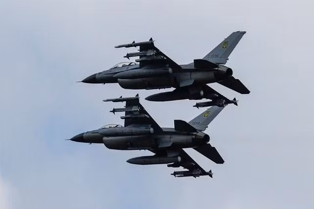 Năm ngoái, Không quân Hoa Kỳ đã thông báo rằng họ sẽ cho những chiếc F-16 Fighting Falcon cũ nhất ngừng hoạt động, nhưng lực lượng này dự kiến sẽ giữ các mẫu Block 40 và Block 50 mới hơn hoạt động ít nhất đến đầu những năm 2040, đồng thời nâng cấp và cải tiến để giữ cho máy bay có lợi thế trong chiến đấu.