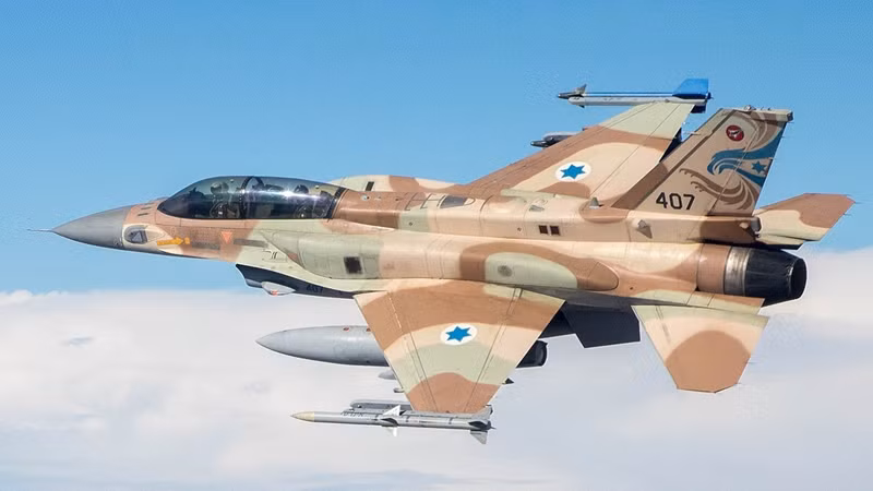 Dựa trên năng lực và chiến thuật trước đây, Israel nhiều khả năng đã sử dụng các chiến đấu cơ F-16I "Sufa" và F-15I "Ra’am" cho chiến dịch này. Ảnh: Creative Commons.