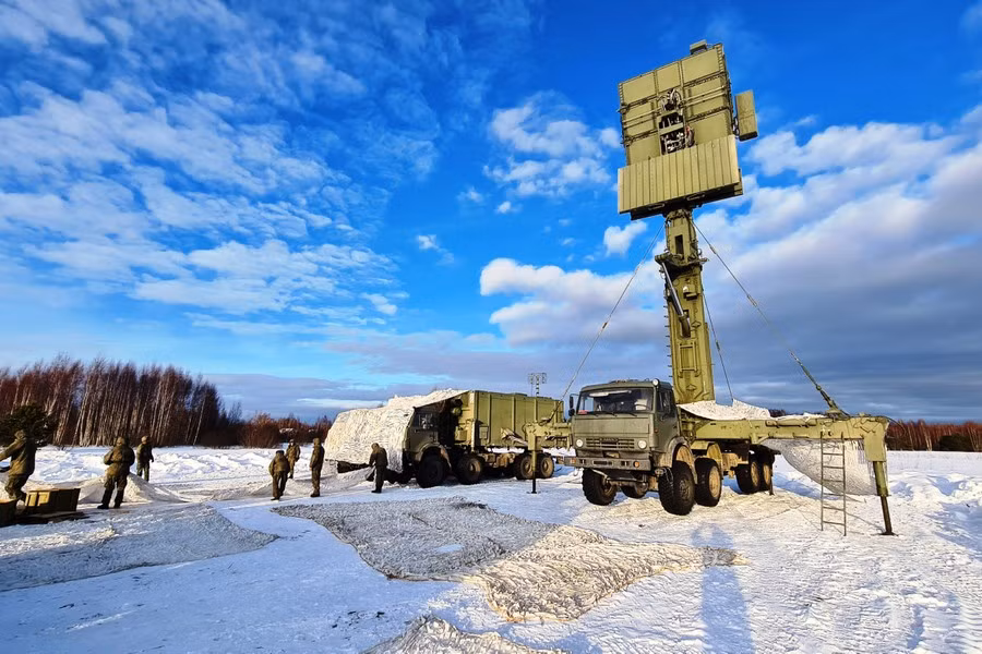 Hệ thống radar này cung cấp nhiều khả năng khác nhau, bao gồm nhận dạng mục tiêu tự động và xác định tọa độ. Tổ hợp 48Ya6-K1 Podlyot có thể theo dõi nhiều mục tiêu khí động học, ngay cả những đối tượng khó phát hiện và xác định.