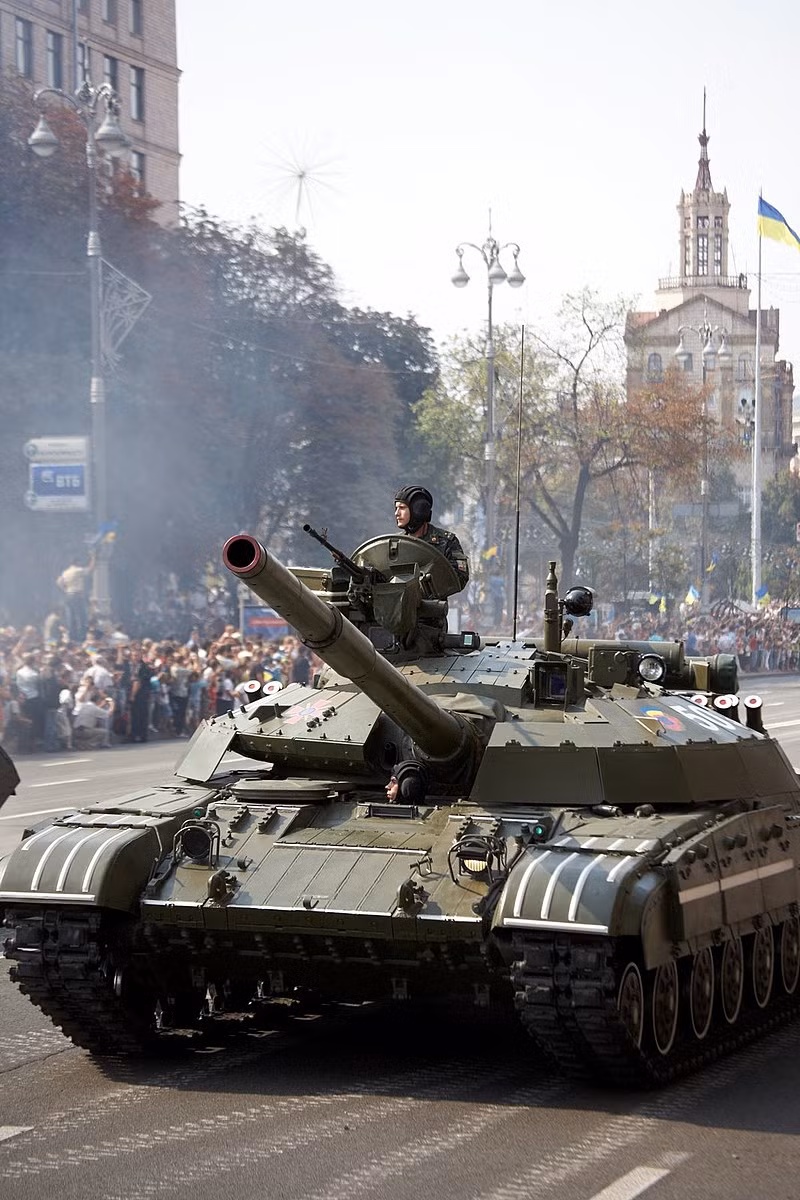 Các xe tăng T-64 đã chứng minh vai trò quan trọng trong những chiến thắng chiến thuật của Ukraine, nhưng chỉ riêng những chiến thắng đó là không đủ để thay đổi cục diện chiến tranh. Dù NATO và Mỹ đã cố gắng biến quân đội Ukraine thành "phiên bản thu nhỏ" của mình, kết quả cho thấy các hệ thống vũ khí cổ xưa như T-64 mới thực sự mang lại hiệu quả.