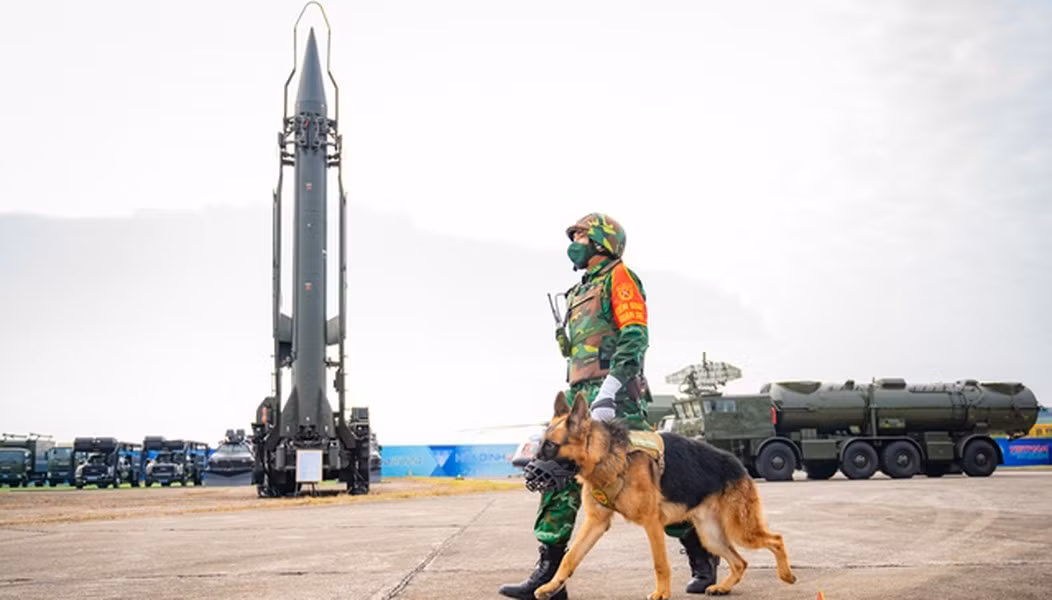 Dù đã có trong biên chế từ lâu song chỉ vài năm gần đây hệ thống tên lửa đạn đạo chiến thuật Scud-B của Việt Nam mới được công khai ra mắt.