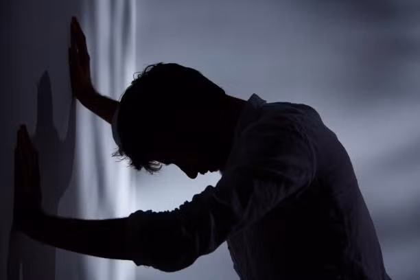 Hiện, câu chuyện về vụ án của Jamlong nhanh chóng lan truyền khắp Thái Lan, gây xôn xao dư luận. Có người cho rằng, sự trả giá về mặt tinh thần này chính là một hình thức "công lý" mà Jamlong đã phải gánh chịu ngay cả trước khi bị bắt. Cũng có những ý kiến cho rằng chính lòng thù hận và sự không tha thứ đã khiến cuộc đời Jamlong trở thành một chuỗi ngày tự giam cầm trong địa ngục tâm lý, không thể thoát ra.