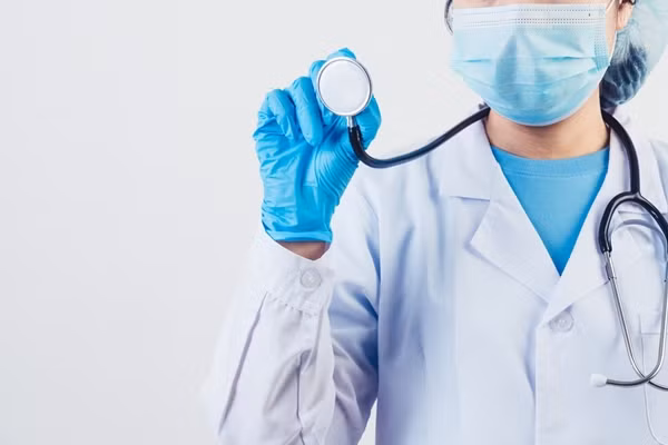 Qua điều tra, cơ quan chức năng xác định bé gái đã quen biết và có quan hệ tình cảm với một nam thanh niên 17 tuổi họ Lý thông qua mạng xã hội từ tháng 5/2024. Sau đó, hai người đã nảy sinh quan hệ tình dục.