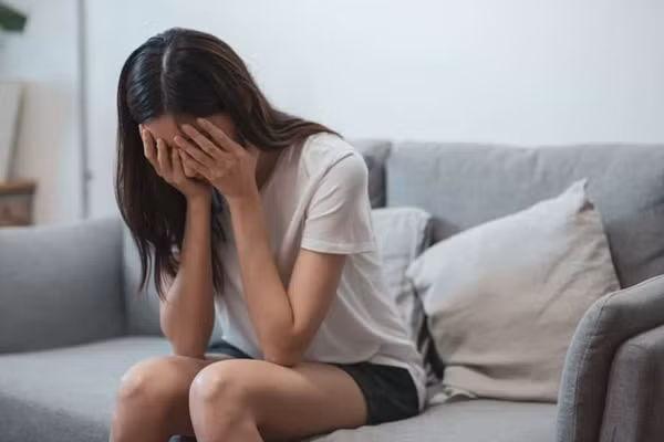 Sau khi có bằng chứng toàn diện, công tố viên đã buộc tội Nham và Trần vi phạm "Pháp lệnh phòng chống bóc lột tình dục trẻ em và vị thành niên" bằng cách chụp ảnh tình dục trẻ vị thành niên, chụp ảnh tình dục trẻ vị thành niên trái với ý muốn của nạn nhân và cưỡng bức quan hệ tình dục.