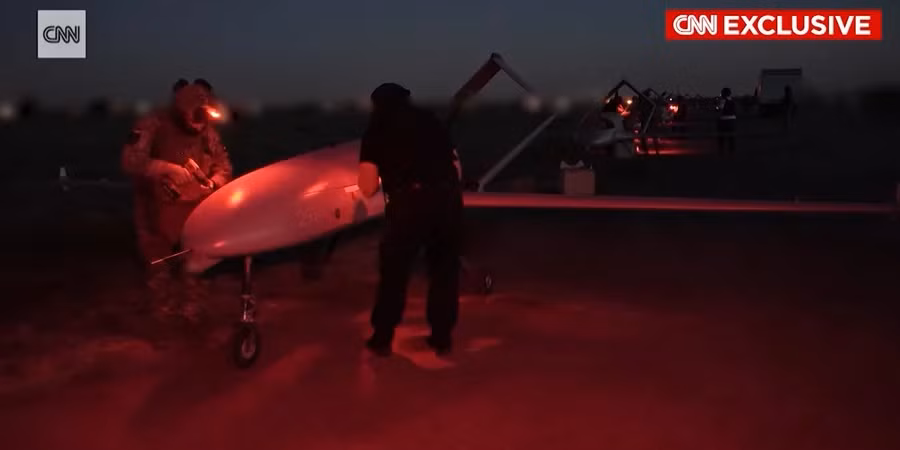 CNN cũng đã tiết lộ chi tiết về cách Ukraine tiến hành các cuộc tấn công bằng máy bay không người lái. Sau khi thu thập thông tin tình báo, các chuyên gia lên kế hoạch chiến lược với 60% sự thành công phụ thuộc vào giai đoạn này.