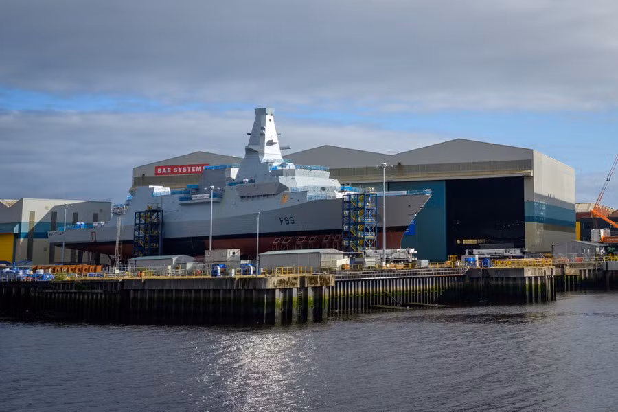 Theo ông Simon Lister - Giám đốc bộ phận đóng tàu hải quân của BAE Systems thì việc chế tạo khinh hạm HMS Sheffield được thực hiện nhờ một loạt khoản đầu tư đáng giá và kịp thời.