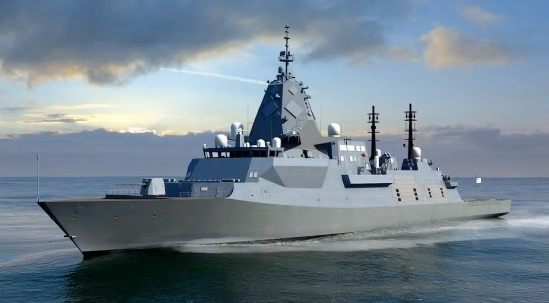 Hỏa lực mạnh nhất của tàu nằm trong 48 bệ phóng thẳng đứng (VLS), tương thích tên lửa phòng không LRASM, ngoài ra tổ hợp VLS này còn có khả năng phóng tên lửa hành trình tấn công mặt đất Tomahawk.