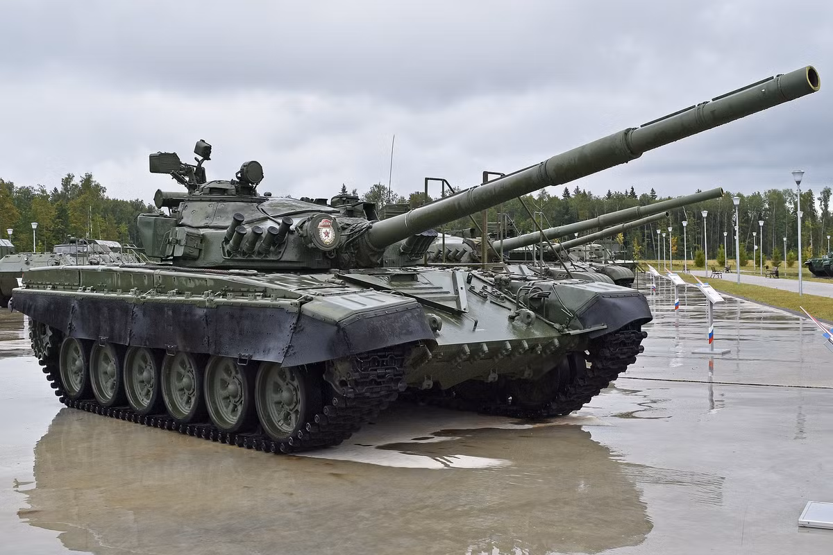 Điều làm cho T-72 đặc biệt chính là khả năng thích ứng với các tình huống chiến đấu khắc nghiệt. Dù không phải là hệ thống phức tạp, T-72 lại rất dễ bảo trì và đào tạo binh lính.