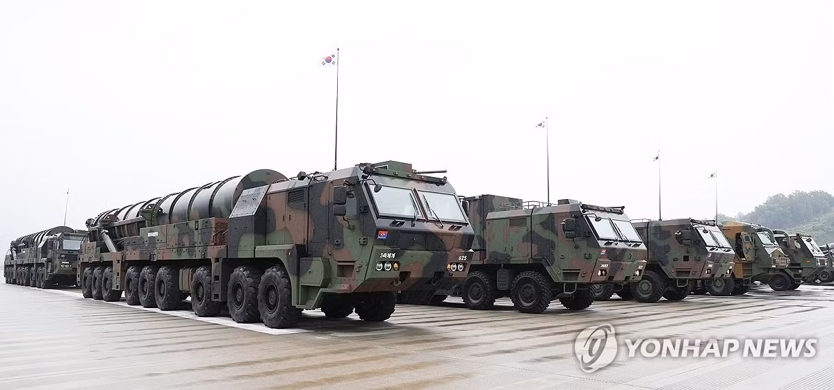 Vào đầu năm 2024, Hàn Quốc tuyên bố họ đã thử nghiệm thành công tên lửa Hyunmoo-V. Thông tin về các cuộc thử nghiệm tên lửa thường được tiết lộ thông qua các thông báo của ngành hàng không, là các văn bản được ban hành để đảm bảo an toàn không phận trong các hoạt động liên quan đến tên lửa.