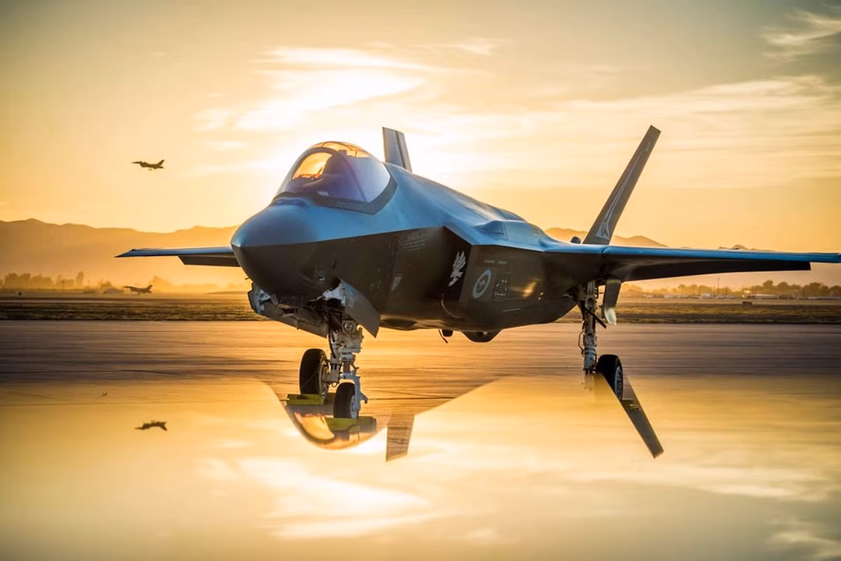 Quá trình chuyển đổi sẽ bắt đầu vào giữa năm 2025. Việc thay thế phi đội F-16 được xem là một sự nâng cấp đáng kể nằm trong chiến lược rộng lớn hơn của Bộ Quốc phòng Mỹ, nhằm hiện đại hóa máy bay chiến đấu của mình trên khắp Nhật Bản. Ảnh: Army Recognition.