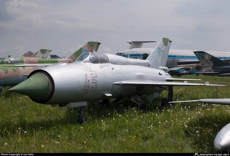 Theo thông báo, Không quân Croatia đang cho ngừng hoạt động những chiếc MiG-21 của mình để sớm chuyển sang sử dụng tiêm kích Rafale do Pháp sản xuất khi hợp đồng mua sắm đã được ký kết.
