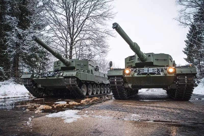 Theo một cuộc điều tra nguồn mở của Defense News, Nga đã vận chuyển một chiếc xe tăng Leopard của Ukraine bị thu giữ sâu vào nội địa của mình để tháo rời và phân tích các bộ phận. Ảnh: Army Recognition.