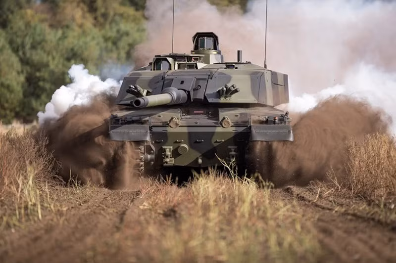 Đây không phải là chiếc Leopard 2A6 đầu tiên bị Nga thu giữ. Vào tháng 4, Nga đã công bố cảnh quay một chiếc xe tăng không có bánh xích đang được phân tích trong lều dã chiến. Tuy nhiên, chiếc xe tăng gần đây được đưa ra ánh sáng dường như trong tình trạng tốt hơn nhiều, có thể cung cấp cho Nga những thông tin mà trước đó họ không thể tiếp cận. Ảnh: Getty Images.
