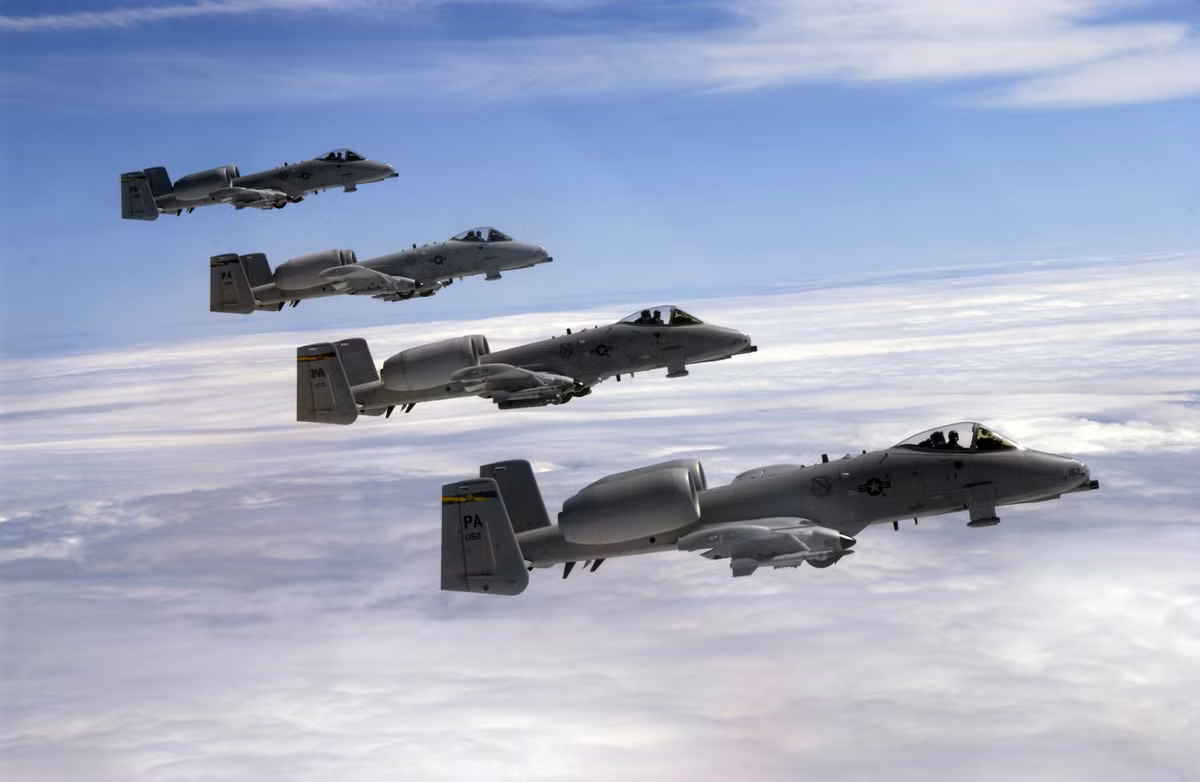  Không quân Mỹ đã triển khai máy bay tấn công A-10 Thunderbolt II đến Đông Nam Á để tham gia các cuộc tập trận chung với Không quân Philippines. Sự kiện này nhấn mạnh mối quan hệ đối tác quốc phòng lâu dài giữa hai quốc gia, đặc biệt trong bối cảnh căng thẳng đang gia tăng ở Biển Đông. Ảnh: Wikipedia.