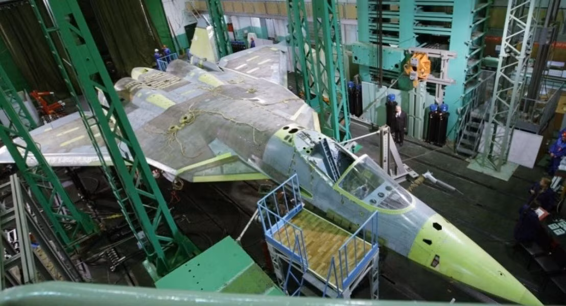 Ví dụ điển hình là Tập đoàn ARC của Kazakhstan đã mua thiết bị quân sự từ các công ty Thales và Safran của Pháp, bề ngoài là cho máy bay chiến đấu của Kazakhstan, nhưng thực chất lại lắp đặt chúng trên Su-30SM của Nga.
