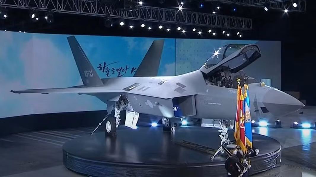 Vào tháng 6/2024, tiêm kích KF-21 Boramae cuối cùng đã bước vào giai đoạn sản xuất hàng loạt khi được Bộ Quốc phòng Hàn Quốc ký kết hợp đồng chính thức.