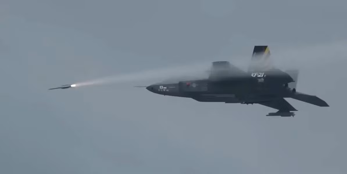 Mặc dù vậy, KF-21 vẫn là một thành tựu đáng tự hào của Hàn Quốc, sau thời gian phát triển, không loại trừ khả năng nó sẽ khắc phục hết những thiếu sót và thực sự đạt chuẩn tiêm kích thế hệ thứ năm. 