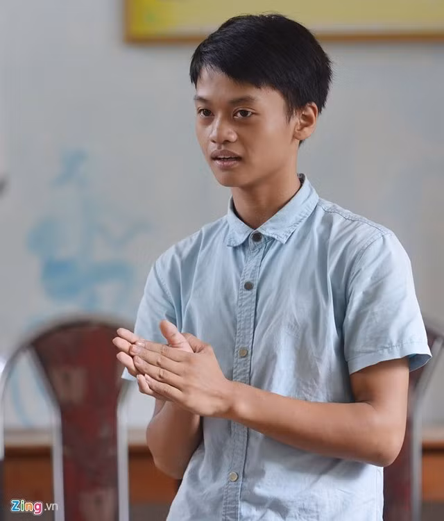 Cù Quảng Nam là một trong những trẻ lớn tuổi so với các trẻ từ chùa Bồ Đề. Mấy ngày nay, Quảng Nam cùng bạn đang tập các tiết mục văn nghệ để chuẩn bị phá cỗ trung thu trong những ngày tới.