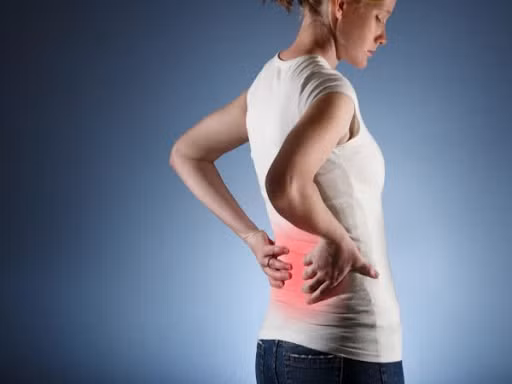 Đối với những người hút thuốc lá lâu năm, trên 45 tuổi, có tiền sử gia đình mắc ung thư, tiền sử nghiện rượu, ăn uống không lành mạnh, thức khuya, lười vận động..., họ có nguy cơ mắc ung thư cao, nên tầm soát ung thư kịp thời và định kỳ.