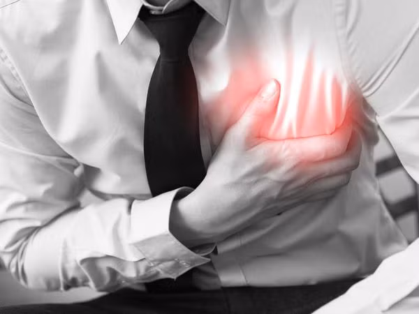 Đồng thời, bác sĩ cũng nhắc nhở mọi người rằng "đường tinh luyện" và "thực phẩm nấu quá chín" có thể gây viêm trong cơ thể và dẫn đến các vấn đề sức khỏe khác nhau.