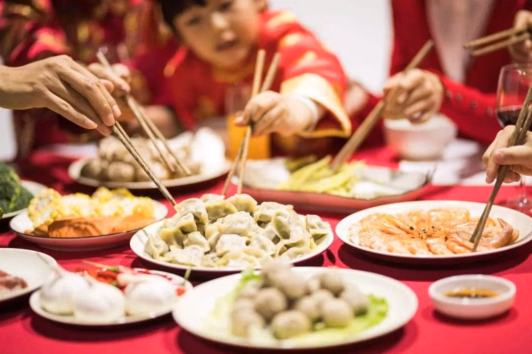 Hôm nay, hướng dẫn các bạn làm 4 món trộn ngon hơn cả thịt cá, giúp giải tỏa mệt mỏi, cho bữa cơm thêm hấp dẫn trong ngày Tết. (Ảnh minh họa)