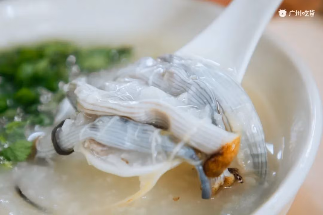 Chỉ có ngày Tết, mọi nhà đều cố gắng mua được giun biển để làm món truyền thống, mong rằng năm nào gia đình cũng sẽ được sum vầy, quây quần ăn cơm với nhau.