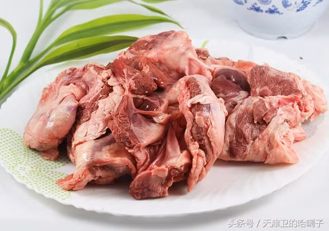 Do vận động liên tục nên thịt của miếng thịt này đàn hồi rất tốt, ăn ngon hơn, thơm hơn các phần thịt khác.