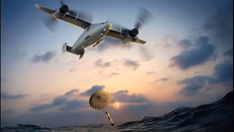 Để có thể hoàn thành những nhiệm vụ này, V-247 Vigilant được thiết kế với những thông số cực ấn tượng khi chiếc UAV V-247 này có sải cánh lên tới 19,8 m và được lắp 2 rotor xoay có đường kính 9 m. Khi không hoạt động, các cánh quạt của V-247 có thể gập lại nhờ đó có thể nằm gọn trong hầm chứa máy bay của chiến hạm. Đặc biệt, mỗi chiếc vận tải cơ có thể xếp gọn gàng tới 2 chiếc V-247 Vigilant bên trong.