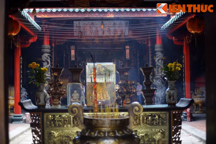 Toàn bộ kết cấu của mái được đặt trên hệ thống vì kèo gỗ và bộ cột bằng gỗ hoặc đán.