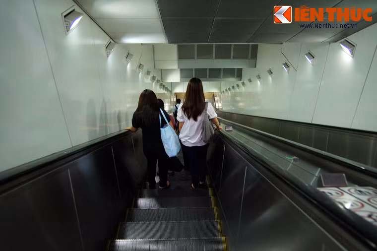Điều này khiến người dân và du khách có thể đến với khu phố hàng rong nổi tiếng Singapore một cách rất nhanh chóng và thuận tiện.