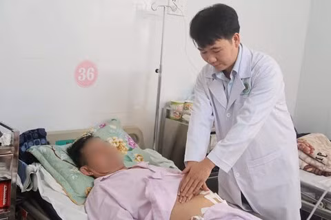 Đi mổ cột sống, choáng váng phát hiện ung thư hiếm gặp Di mo cot song, choang vang phat hien ung thu hiem gap