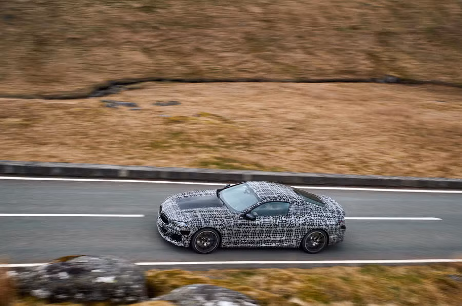 Christian Billig, chuyên gia đứng đầu về hệ thống truyền động tại BMW, cho biết: “Động cơ 8 xi-lanh sẽ kết hợp hài hòa với hộp số Steptronic trong việc triển khai công suất, giúp xe tăng tốc tốt hơn. Đồng thời, âm thanh phát ra từ hệ thống ống xả thể thao phản ánh đúng sức mạnh của xe".