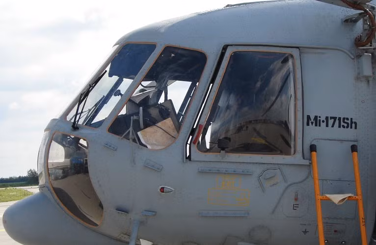 Trực thăng tấn công Mi-171Sh được vận hành bởi kíp lái 3 người gồm: hai phi công và một người vận hành hệ thống vũ khí - người này sử dụng các hệ thống ngắm đặt dưới mũi máy bay để điều khiển các tổ hợp tên lửa, rocket, súng máy...