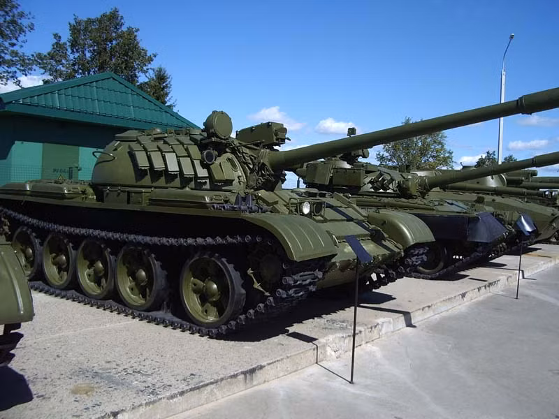 T-55AMV (Object 155AMV) là phiên bản hiện đại hóa của dành cho dòng tăng nâng cấp T-55AM với giáp phản ứng nổ phủ khắp thân xe và tháp pháo, nâng cấp hệ thống điều khiển hỏa lực, động cơ...