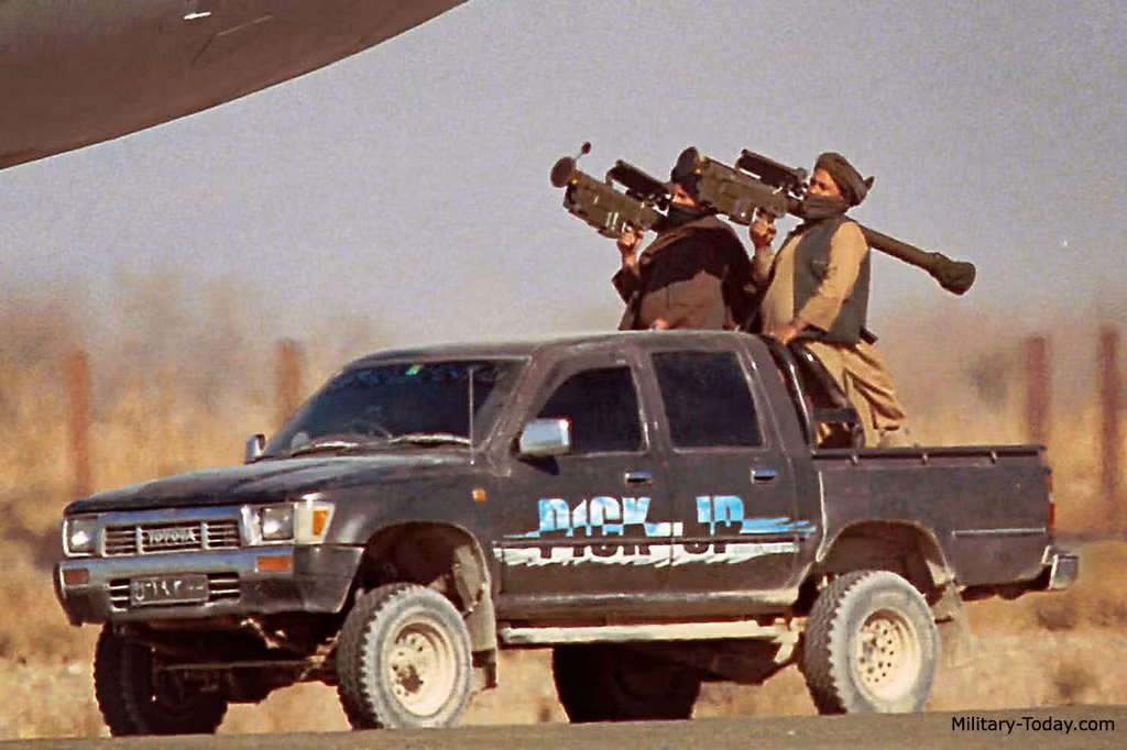 Theo tài liệu của Mxy công bố năm 1993, các xạ thủ tên lửa Stinger của Mujahideen đã tiêu diệt được một nửa trong tổng số 451 chiếc máy bay Liên Xô mất ở Afghanistan. Còn tài liệu Liên Xô thì cho biết, chỉ trong hai năm 1978-1979, họ đã mất 35 máy bay và 63 trực thăng vì nhiều lý do, trong đó có cả "nguyên nhân" Stinger.