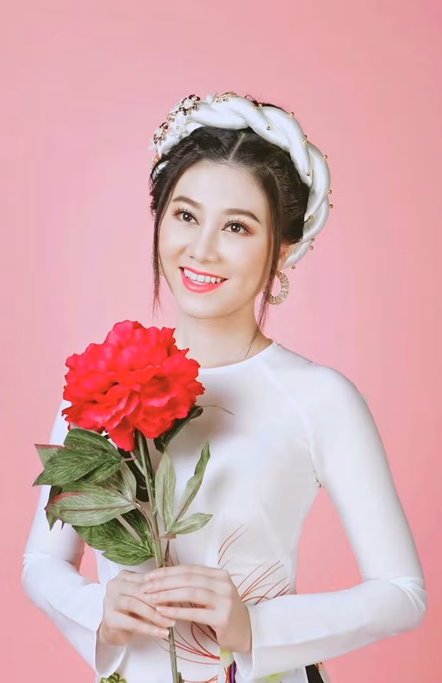 Loat my nhan Viet so huu nhan sac 
